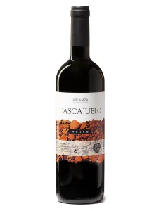 Botella de 75 cl. de vino tinto joven. Marca Cascajuelo. Con etiqueta inspirada en los viñedos de los que proceden las uvas que dan origen a este vino.
