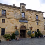 Hotel Tres Coronas de Silos - fachada