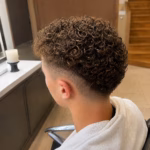 Peluquería María en Salas de los Infantes. Chico en peluquería